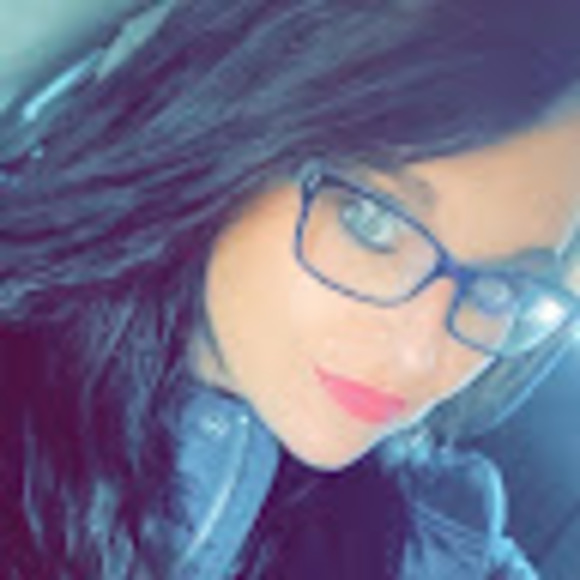 Meet your Posher, Julia - Picture 1 of 1